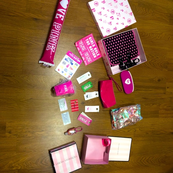 🔥Vs pink collectors items🔥 - Picture 1 of 11